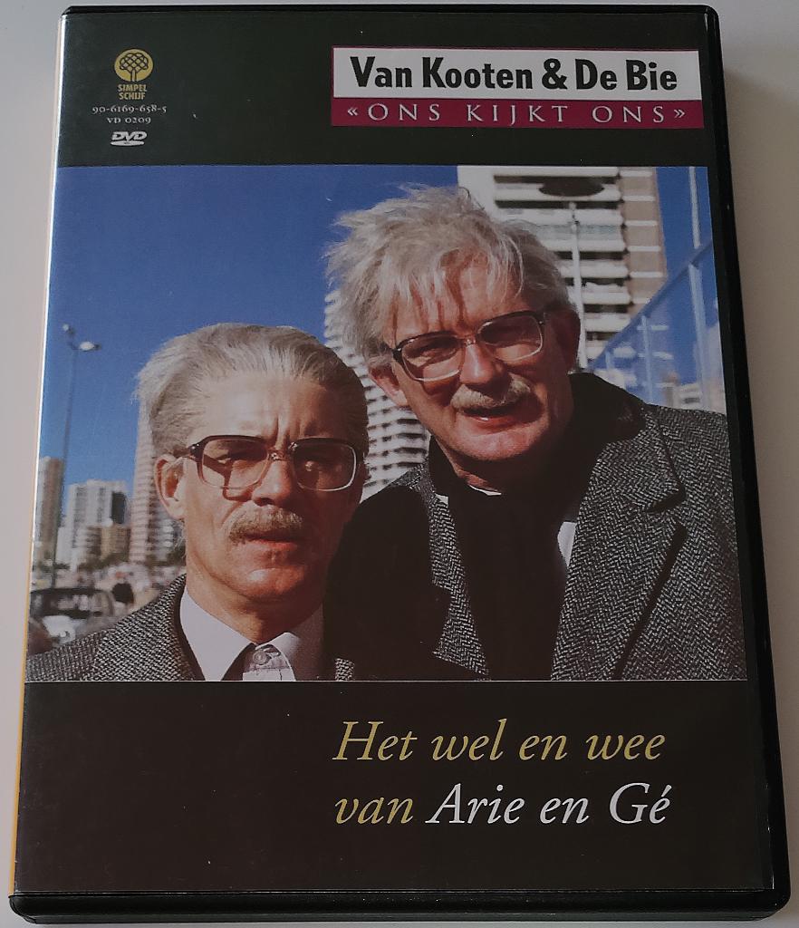 Dvd *** VAN KOOTEN & DE BIE *** Ons Kijkt Ons 1, Cd's en Dvd's, Dvd's | Cabaret en Sketches, Alle leeftijden, Ophalen of Verzenden
