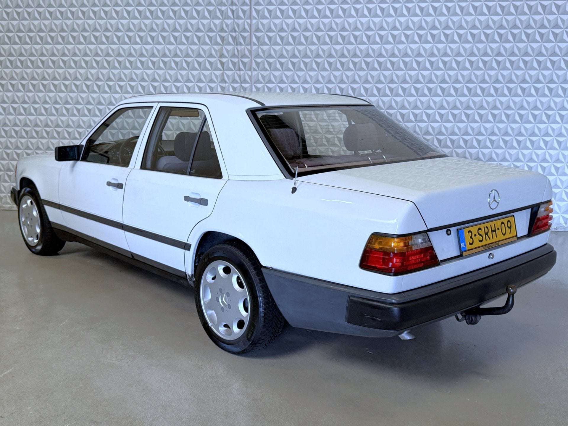 Mercedes-Benz 200-500 (W124) 230 E met APK tot 06-2028! (198, Achterwielaandrijving, Gebruikt, 4 cilinders, Bedrijf