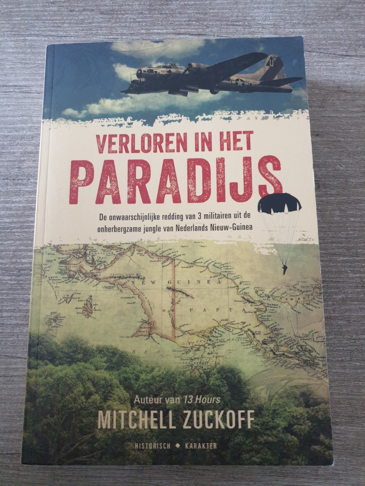 Verloren in het Paradijs - Mitchell Zuckoff, Boeken, Tweede Wereldoorlog, Ophalen of Verzenden, Zo goed als nieuw, Mitchell Zuckoff