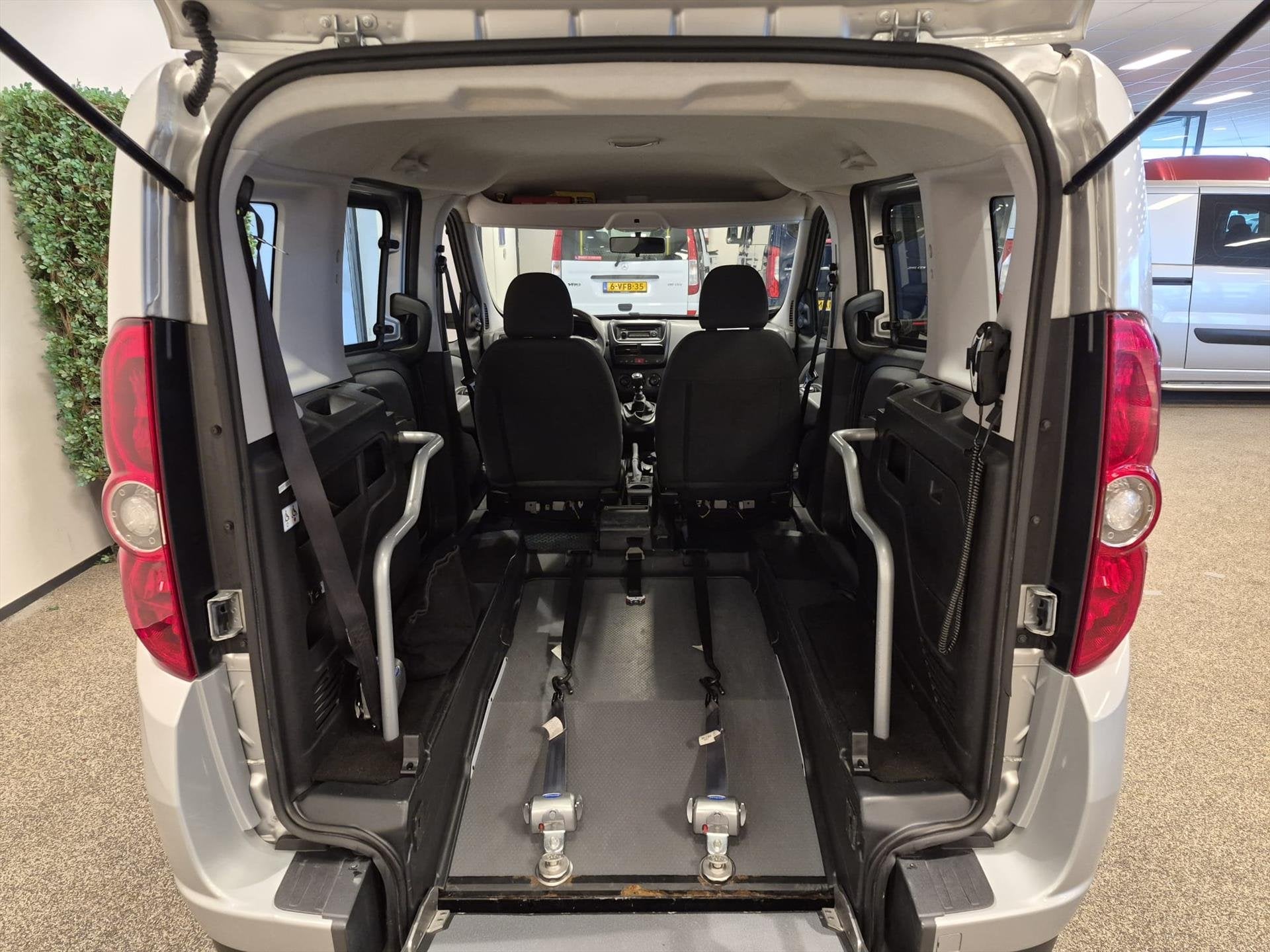 Opel Combo Rolstoelauto incl. lier, Auto's, Opel, 12 maanden, Stof, Gebruikt, Bedrijf