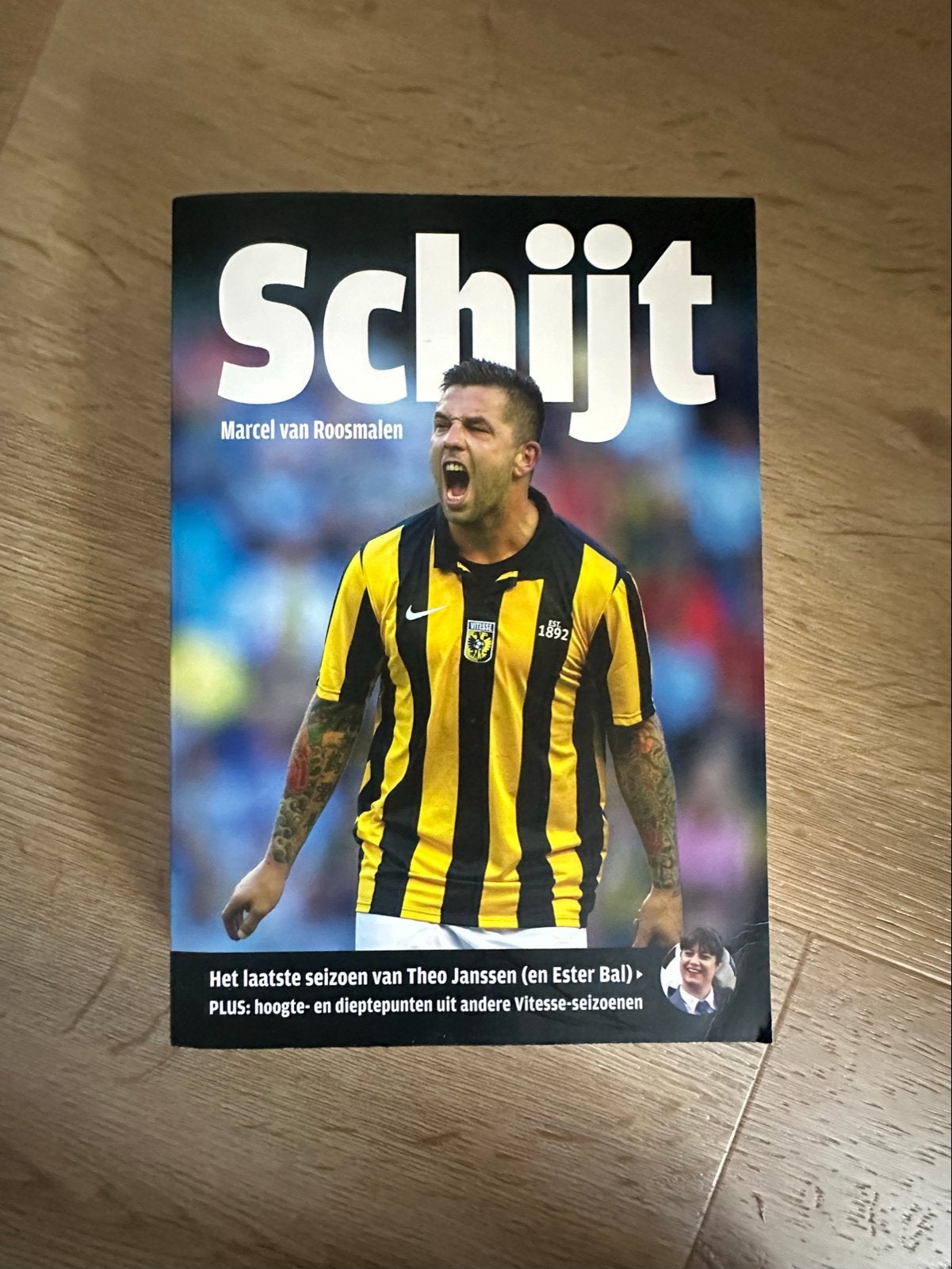 Schijt - Marcel van Roosmalen (Voetbalboek), Ophalen of Verzenden, Zo goed als nieuw, Overige sporten