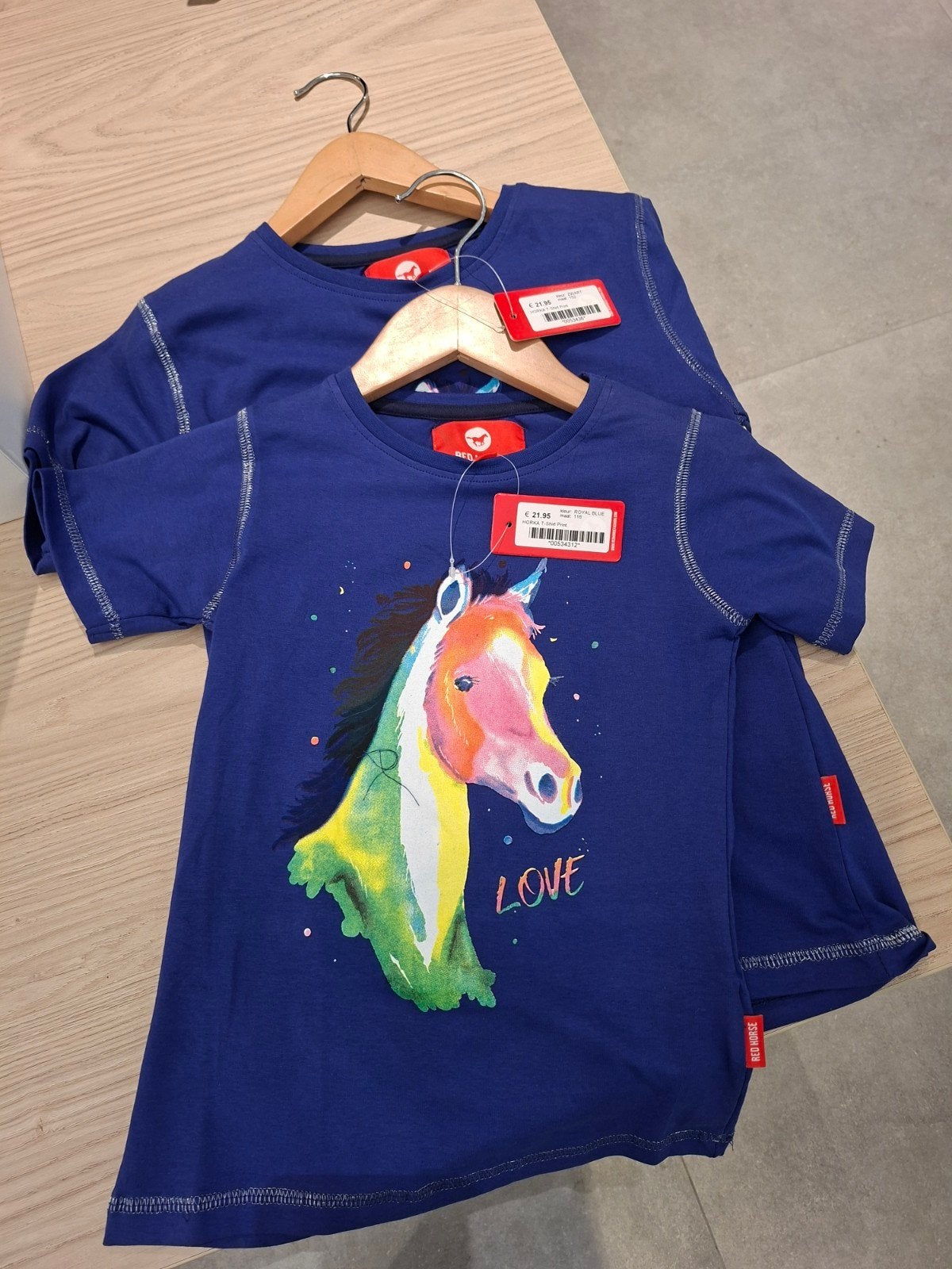 Nieuw Redhorse T-shirt met paardenprint., Dieren en Toebehoren, Dressuur, Nieuw, Ophalen of Verzenden, Info@redhorsefashion.com