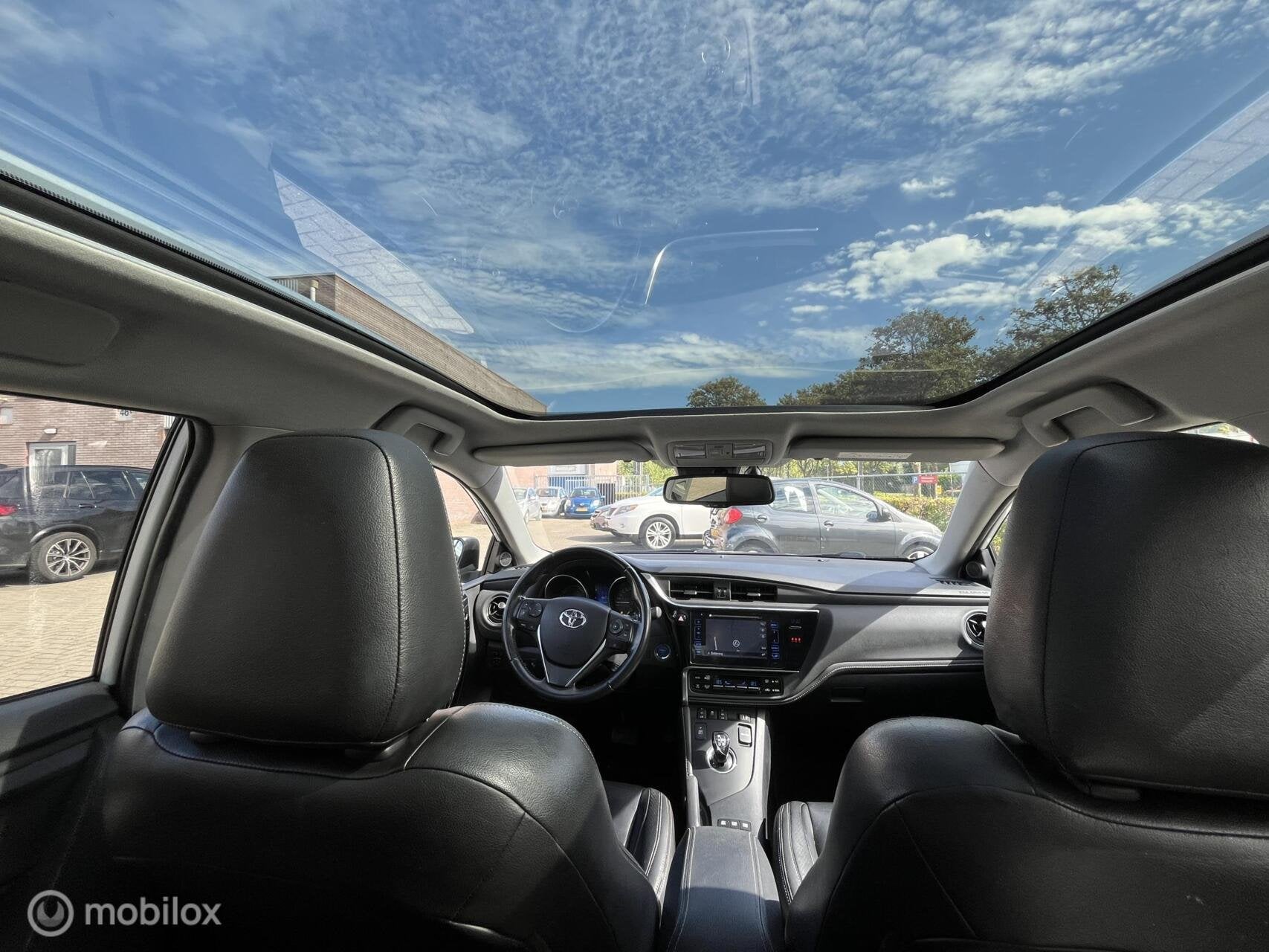 Toyota Auris 1.8 Hybrid Lease Pro Leder,Panoramadak,Camera,N, Dealer onderhouden, Gebruikt, Euro 6, Wit