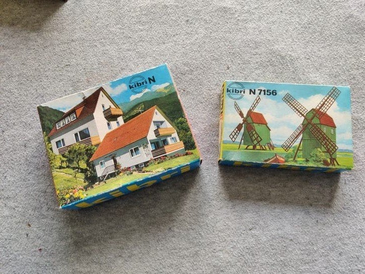 Kibri N 7102 Woonhuizen & 7156 Molens - Nieuw in doos, Ophalen of Verzenden, Nieuw, 1:50 tot 1:144