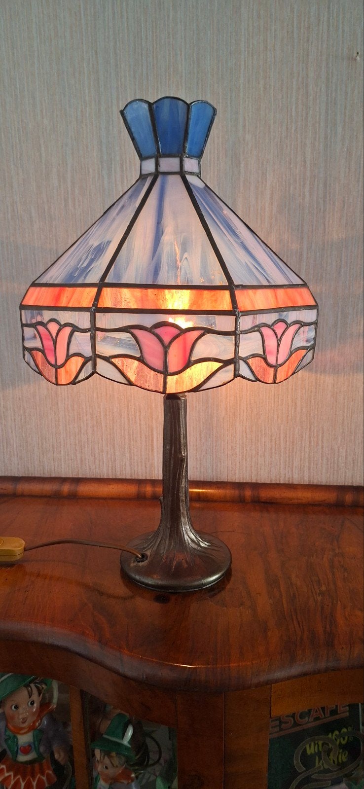 Tiffany Tafellamp Grijs/Blauw met Rosé/Aubergine Tulpenrand, Ophalen of Verzenden