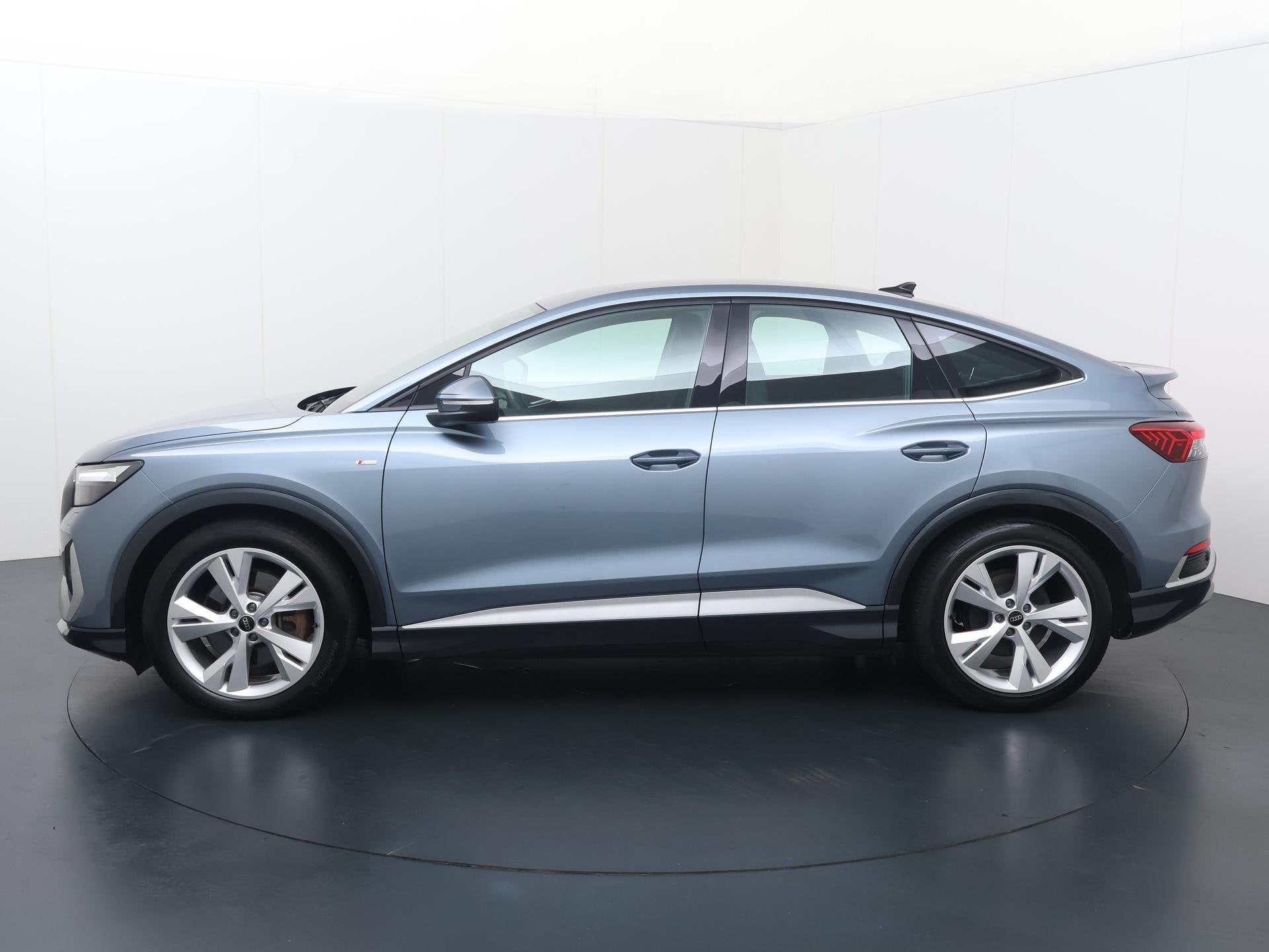 Audi Q4 Sportback e-tron 50 quattro S edition 77 kWh | 299 P, Auto's, Stof, Gebruikt, Zwart, Met garantie (alle)