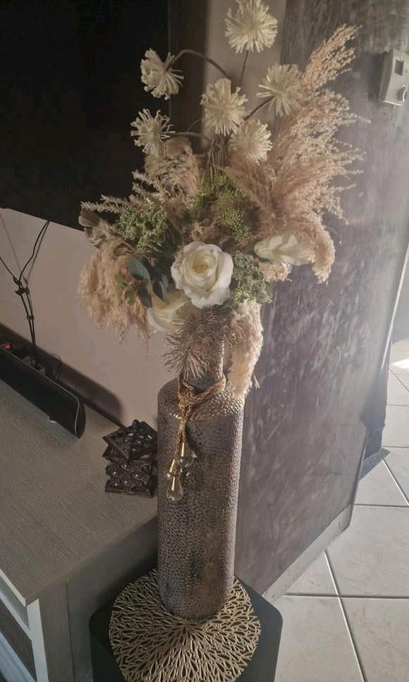 Grote vaas met kunstbloemen en pluimen, Ophalen, Overige materialen, Overige kleuren, Zo goed als nieuw