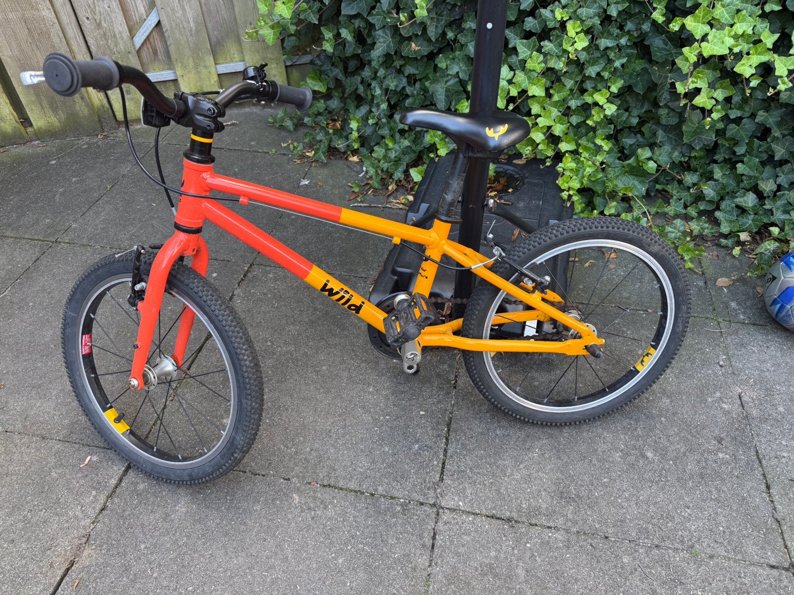 Wild Bikes 18” kinderfiets – geel/oranje – goede staat, Fietsen en Brommers, Fietsen | Kinderfietsjes, Ophalen, Gebruikt, 16 tot 20 inch