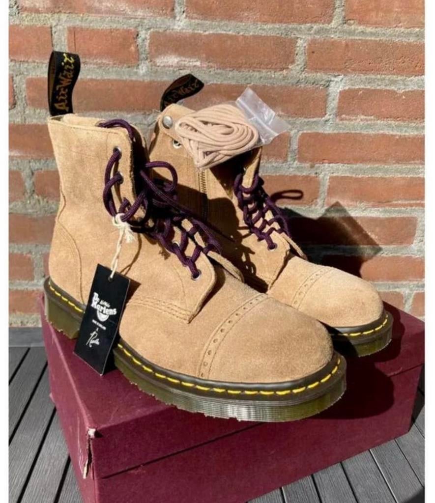 Dr Martens Needles 1460 England docs 43 new ds, Bruin, Boots, Nieuw, Ophalen of Verzenden