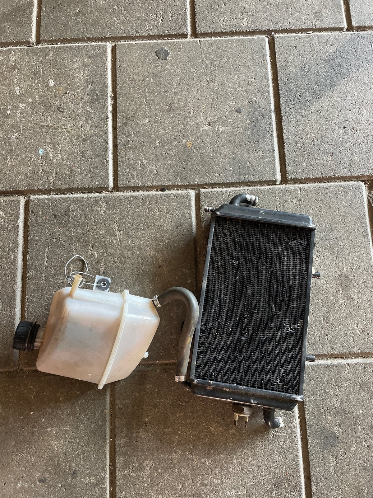 Piaggio Hexagon Radiateur + Expansie Tank, Fietsen en Brommers, Brommeronderdelen | Scooters, Ophalen, Gebruikt, Overige typen