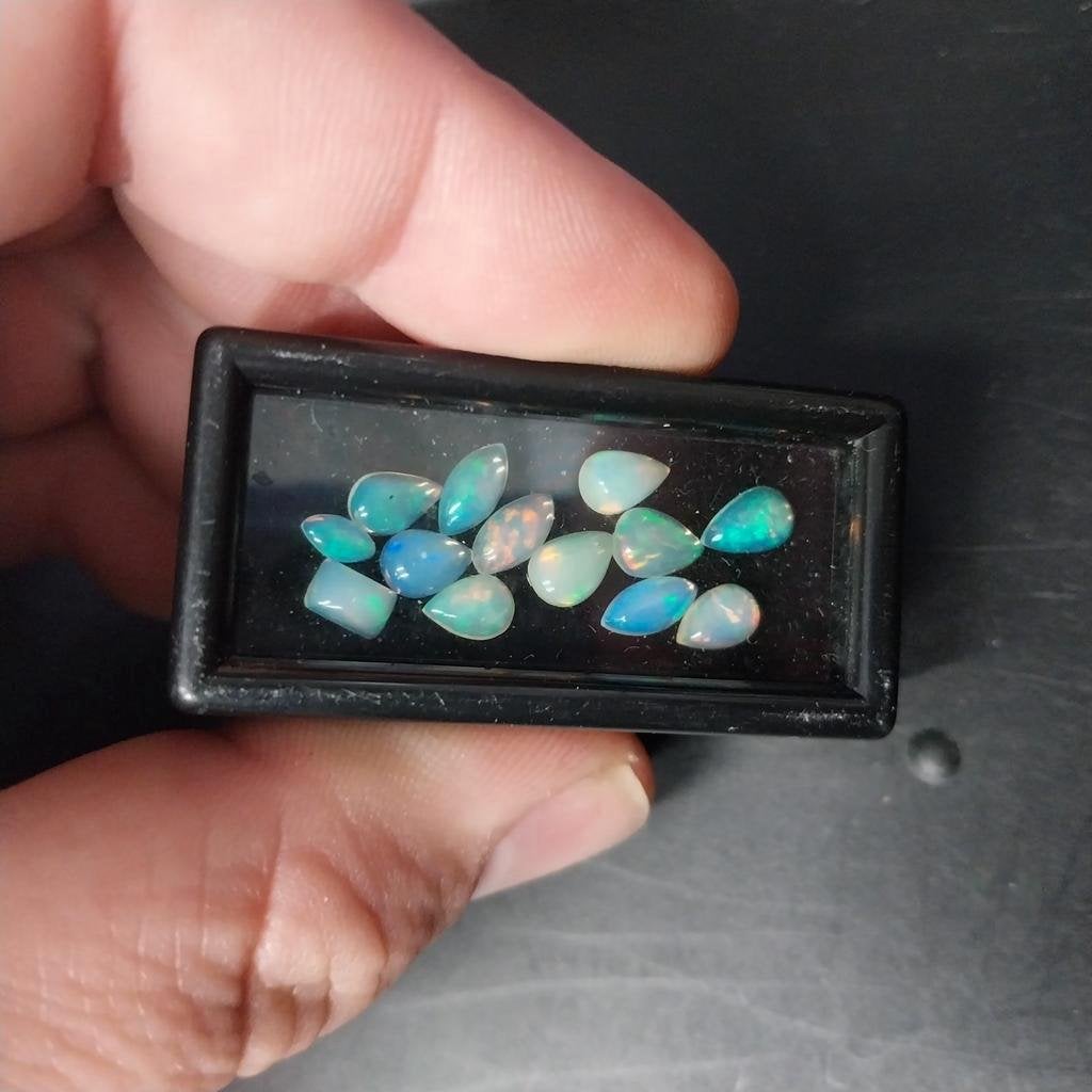 Groot lot met opaal cabochons, Verzamelen, Mineralen en Fossielen, Ophalen of Verzenden
