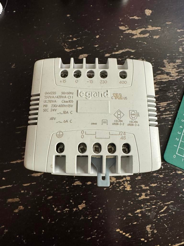 4x Legrand Veiligheids/Scheidingstransformator 230/400V, Doe-het-zelf en Verbouw, Elektra en Kabels, Ophalen of Verzenden, Nieuw