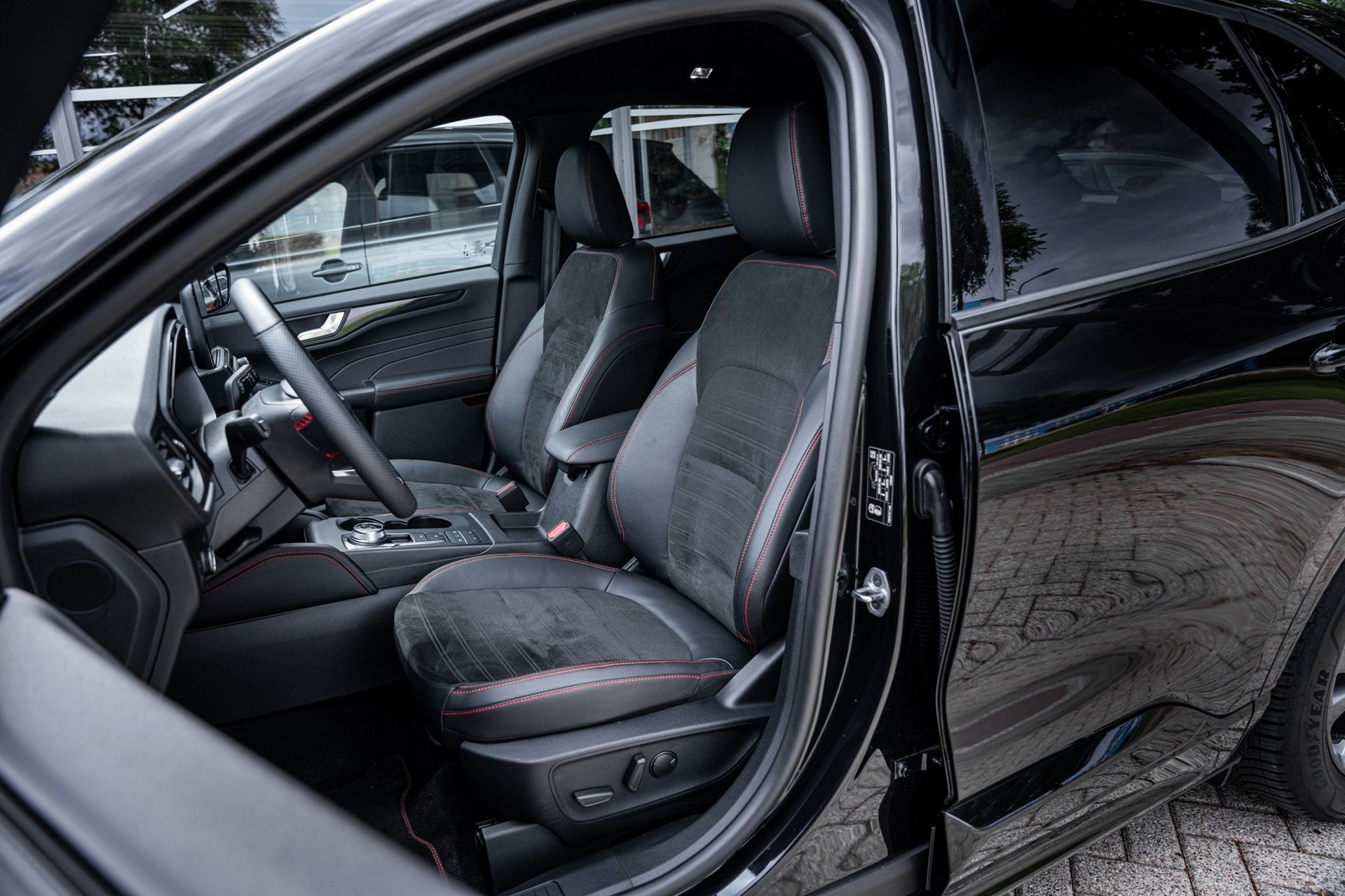 Ford Kuga 2.5 PHEV ST-Line X|93%SOH|Winterpacket|Technologie, Adaptive Cruise Control, 14 kWh, Gebruikt, Zwart