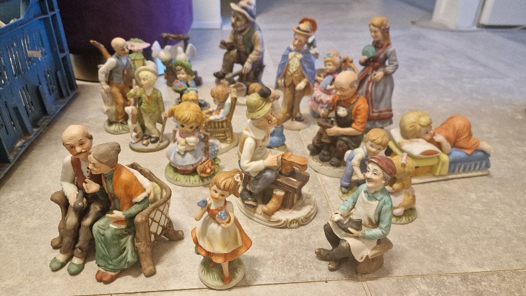 Grote partij vintage porseleinen beeldjes (2 volle dozen), Ophalen