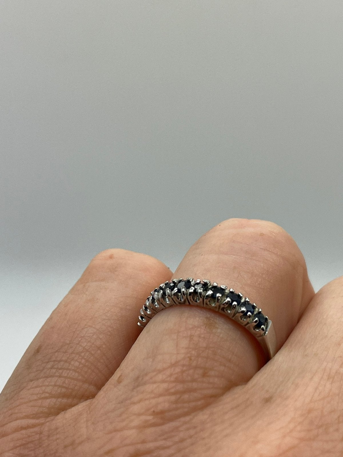 E226 Prachtige zilveren ring blauwe saffier maat 17,75, Ophalen of Verzenden, Zilver, Ring, Met edelsteen