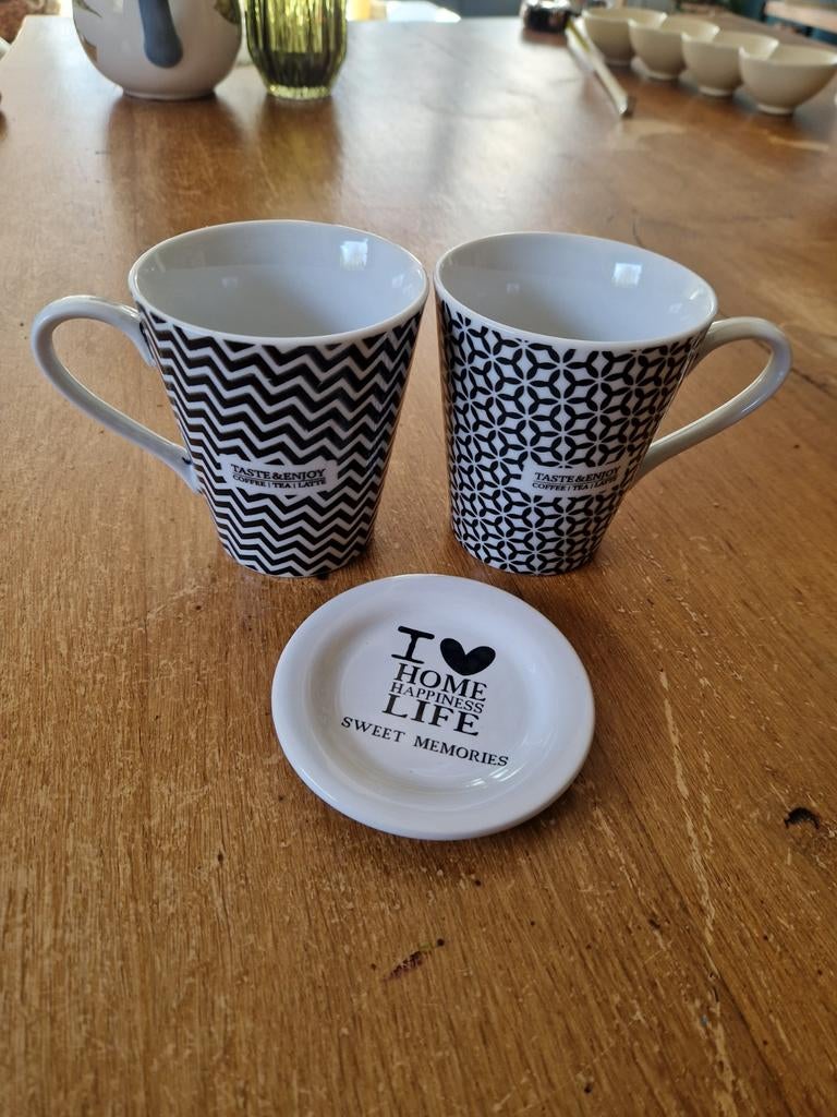 Gusta Kopjes en Theezak Bordje - Zwart/Wit Design, Huis en Inrichting, Keuken | Servies, Keramiek, Ophalen of Verzenden, Zo goed als nieuw
