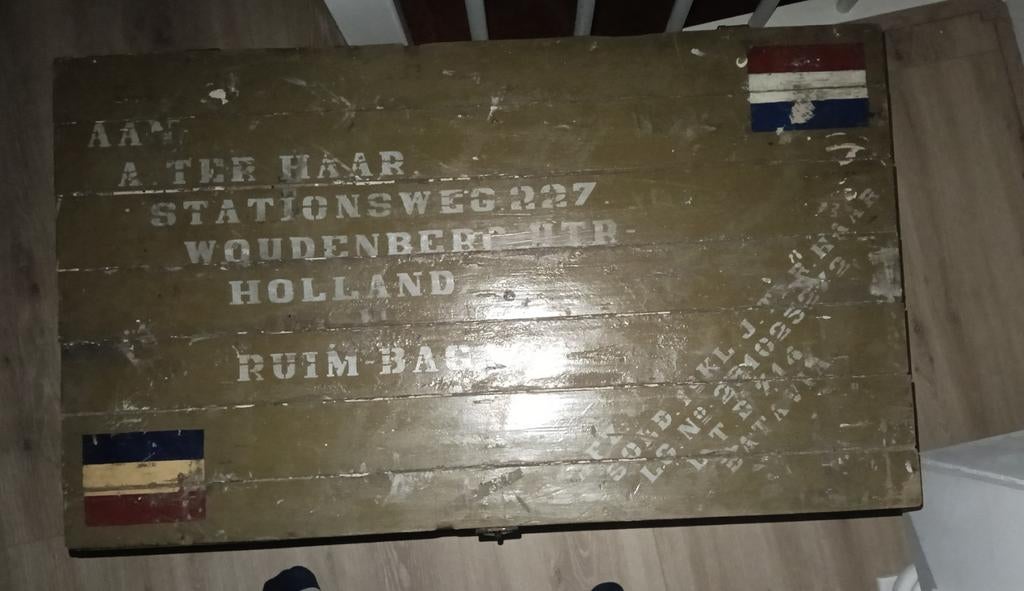 Oude militaire bagage kist, Ophalen, Landmacht, Nederland, Kist of Geocache