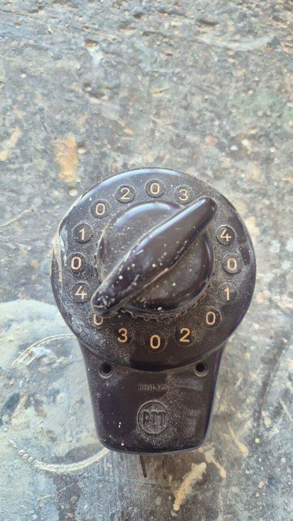 Oude ptt philips radio knop, Ophalen