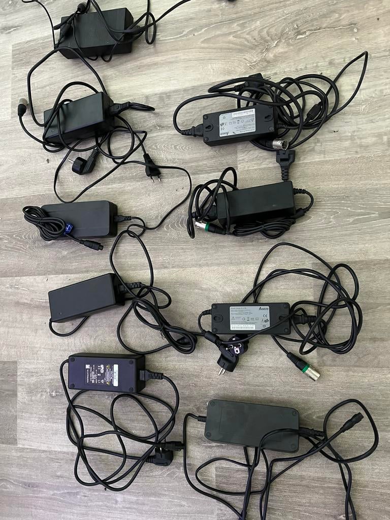Partij Verschillende accu-laders 3-pins,4-pins en 5-pins, Fietsen en Brommers, Ophalen of Verzenden, Gebruikt