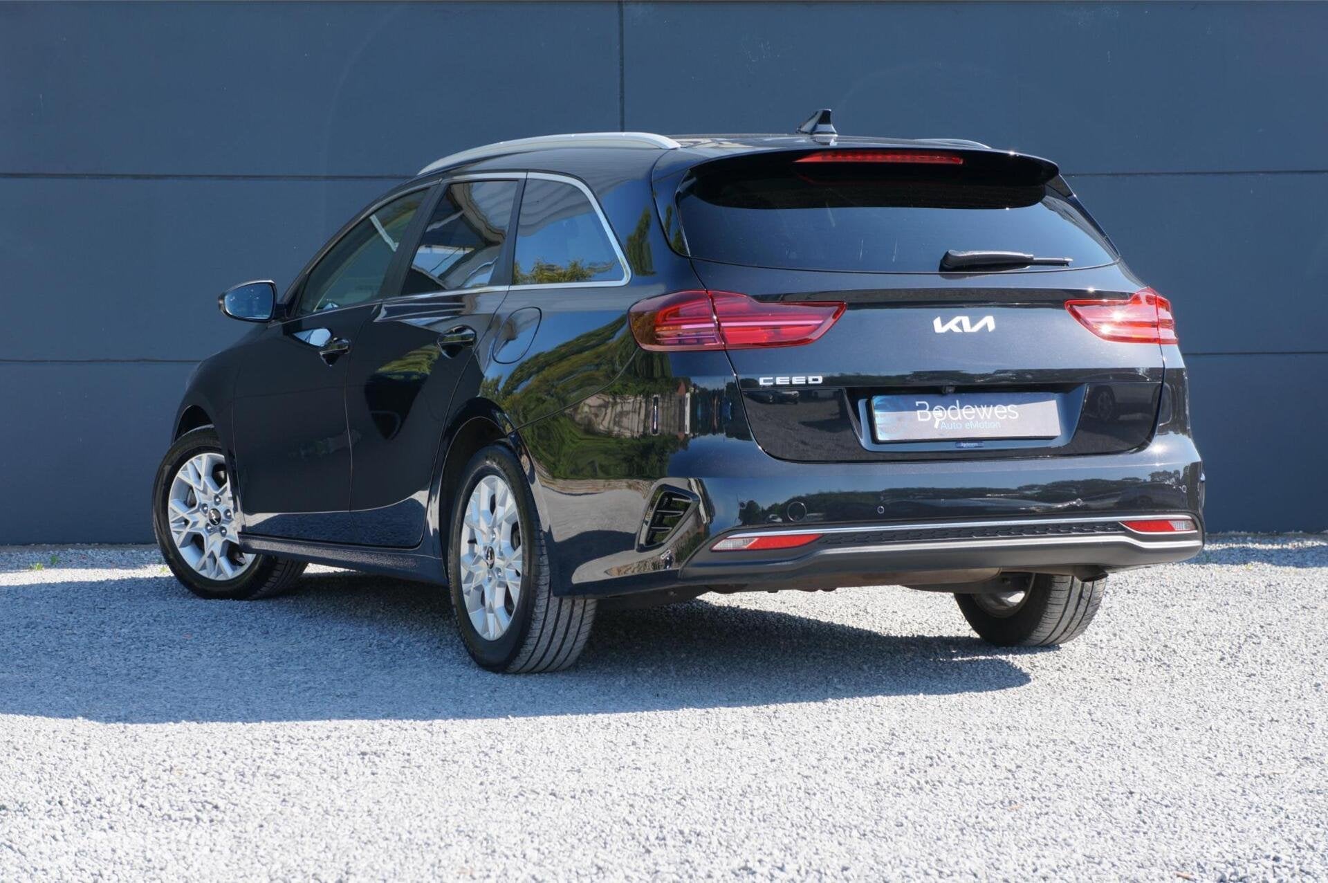 Kia Ceed Sportswagon 1.0 T-GDi MHEV Aut. DynamicPlusLine !, Auto's, Kia, Stof, Gebruikt, 1309 kg, Zwart