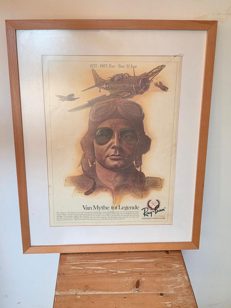 Vintage Ray-Ban reclame poster (1937-1987) met lijst, Verzamelen, Met lijst, Ophalen of Verzenden, A1 t/m A3, Reclame