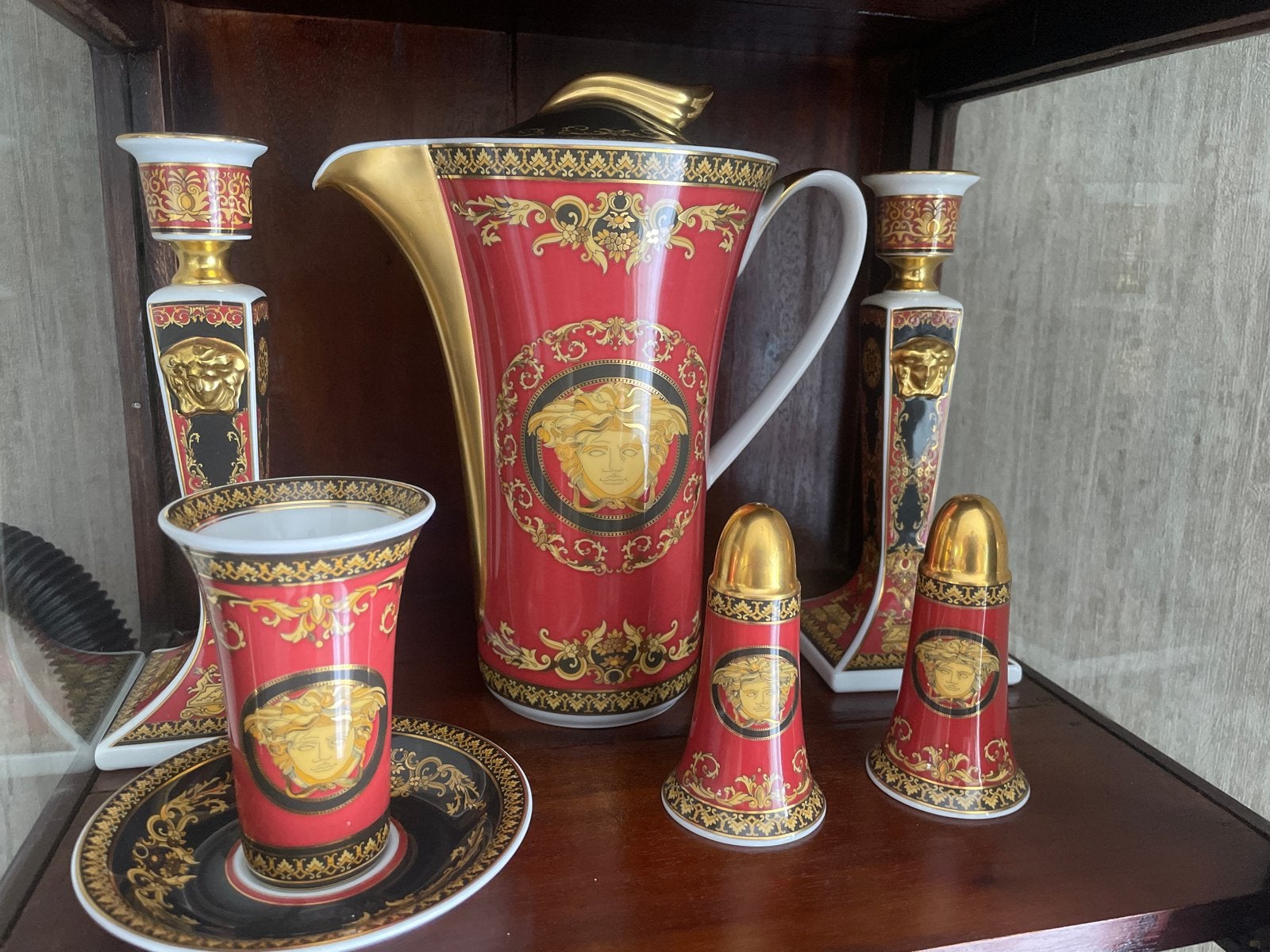 Prachtig Versace Medusa Servies Set - Rood en Goud, Ophalen of Verzenden, Zo goed als nieuw, Overige stijlen, Porselein