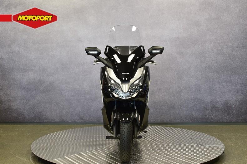 Honda FORZA 300 (bj 2019), Motoren, Motoren | Honda, Scooter, Honda Motor Europe, Bedrijf, Crystal Bldng B-Unit B11.2 Rivium Blv200
2909 LK  Capelle aan den IJsel, NL