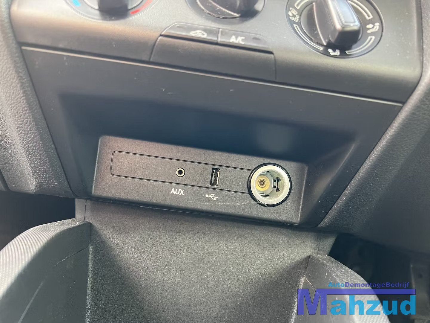 SKODA FABIA 3 aux usb 12v aansteker 2014-2021, Skoda, Skoda Auto a.s., Gebruikt, Infoline@skoda-auto.cz