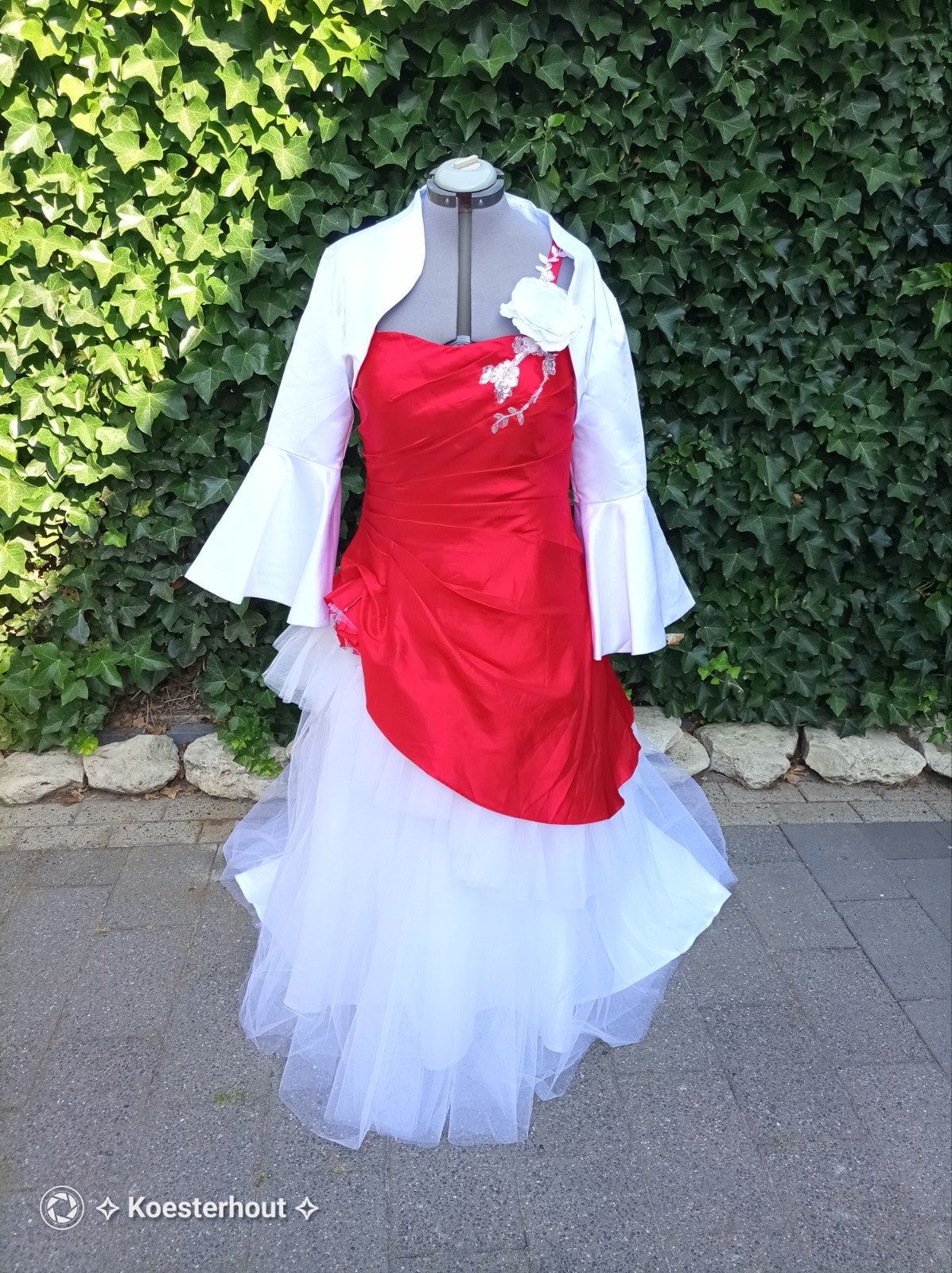 Prachtige rode en witte galajurk/feestjurk - Maat M, Kleding | Dames, Maat 38/40 (M), Ophalen of Verzenden, Zo goed als nieuw