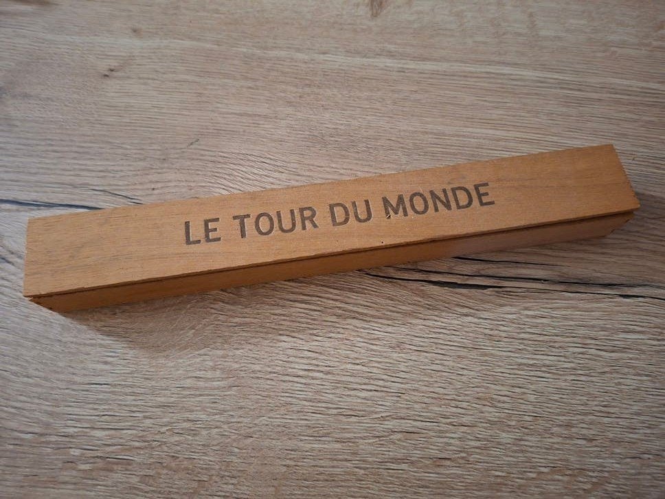 Grote sigaar in houten kistje - Le Tour Du Monde, Ophalen of Verzenden, Zo goed als nieuw, Overige typen