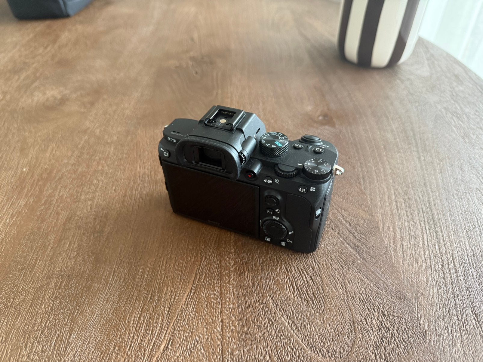Foto 5 van Sony A7III body / laag aantal clicks (2596) / 3 accu's + tas