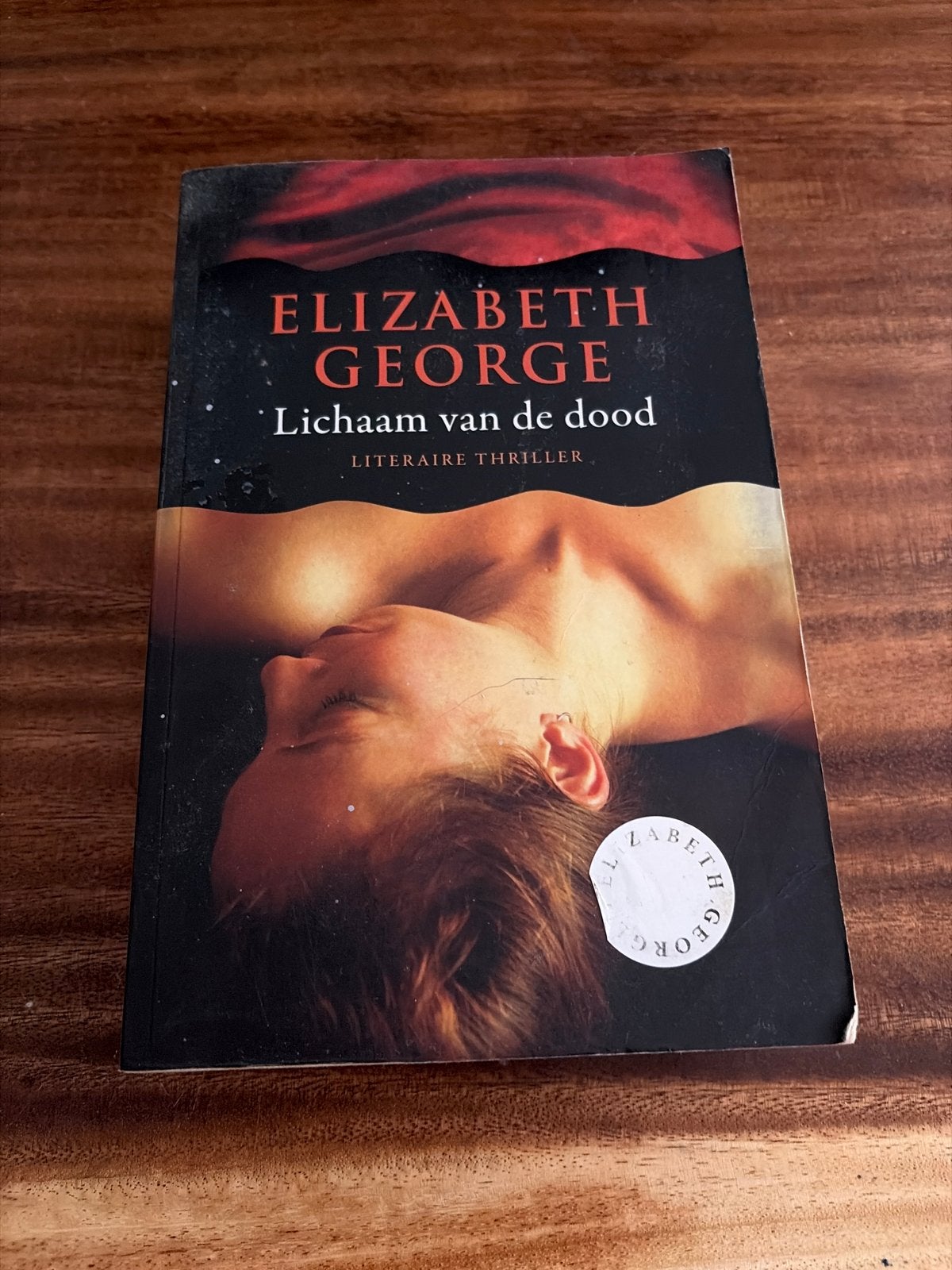 Elizabeth George - Lichaam van de dood (Thriller) - V2, Ophalen of Verzenden, Gelezen, Europa overig