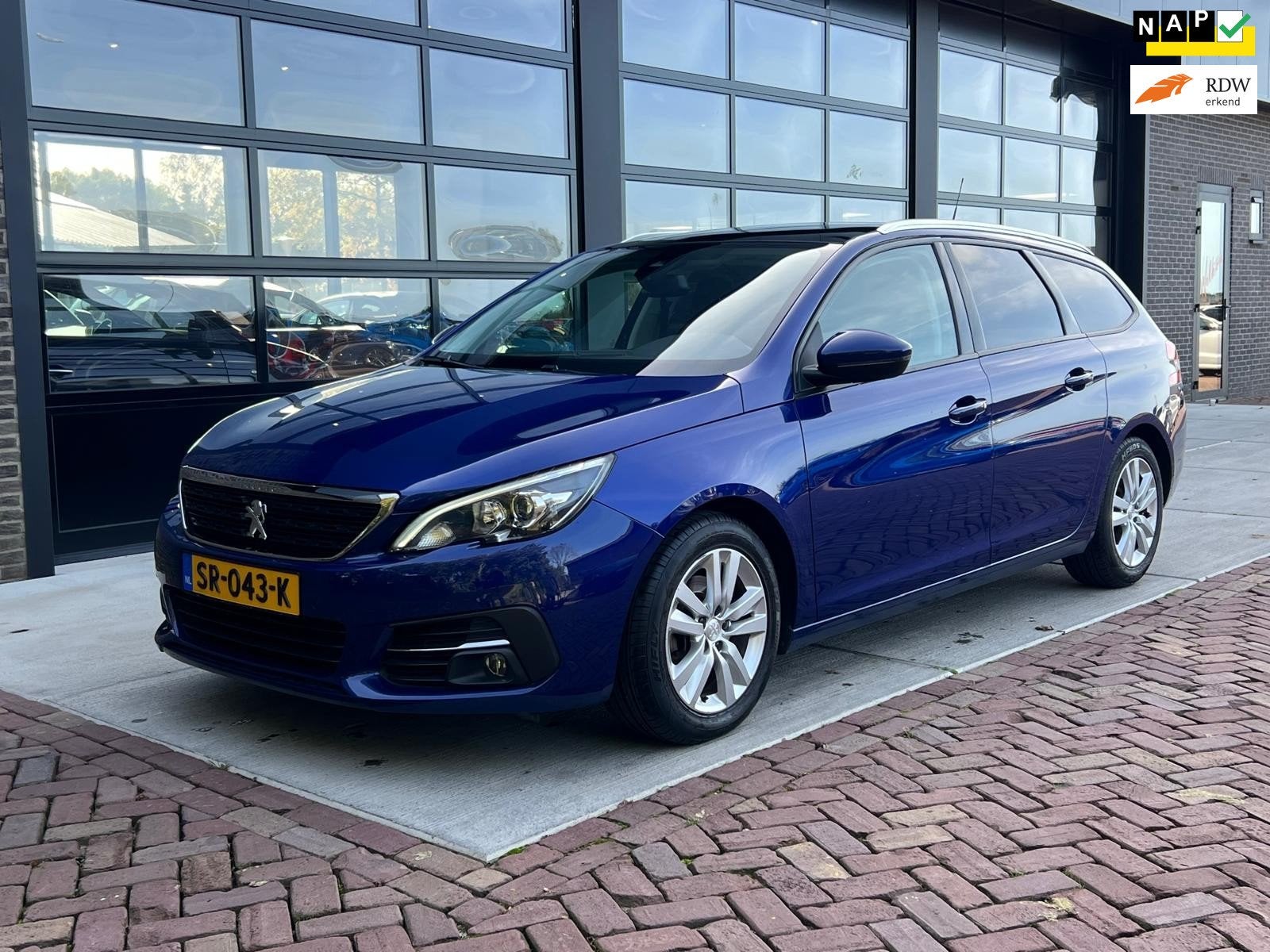 Peugeot 308 SW 1.2 PureTech Blue Lease Executive | Pano | Na, Auto's, Voorwielaandrijving, Stof, Gebruikt, Euro 6