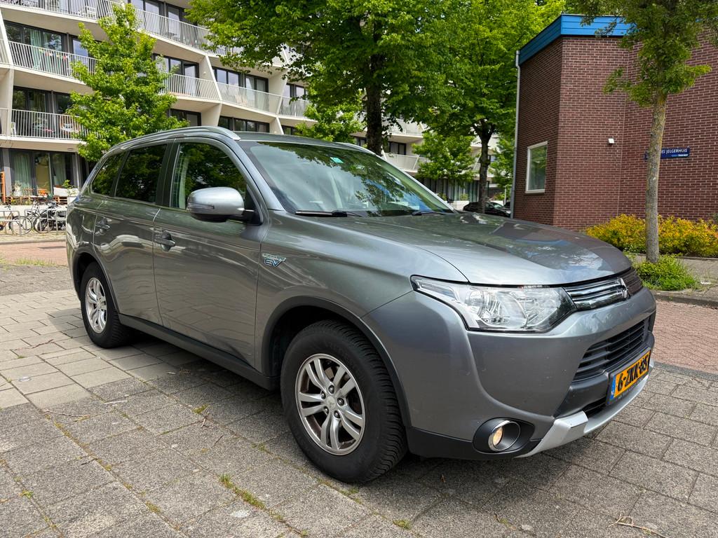 Mitsubishi Outlander 2.0 PHEV Business Edition X-Line Plug-I, Zwart, 4 cilinders, Leder en Stof, Bedrijf