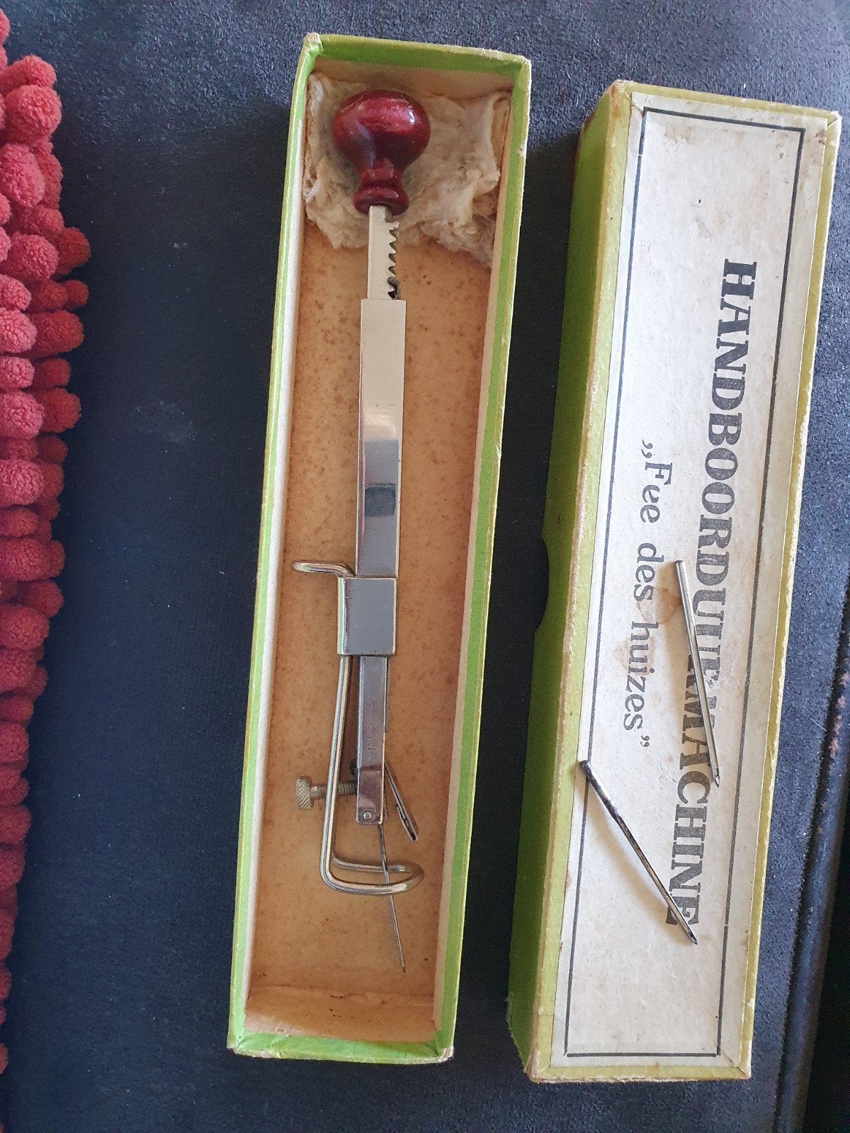 Antieke Handborduurmachine "Fée des huizes" in doos, Ophalen of Verzenden, Gebruikt, Handborduren, Borduurmachine