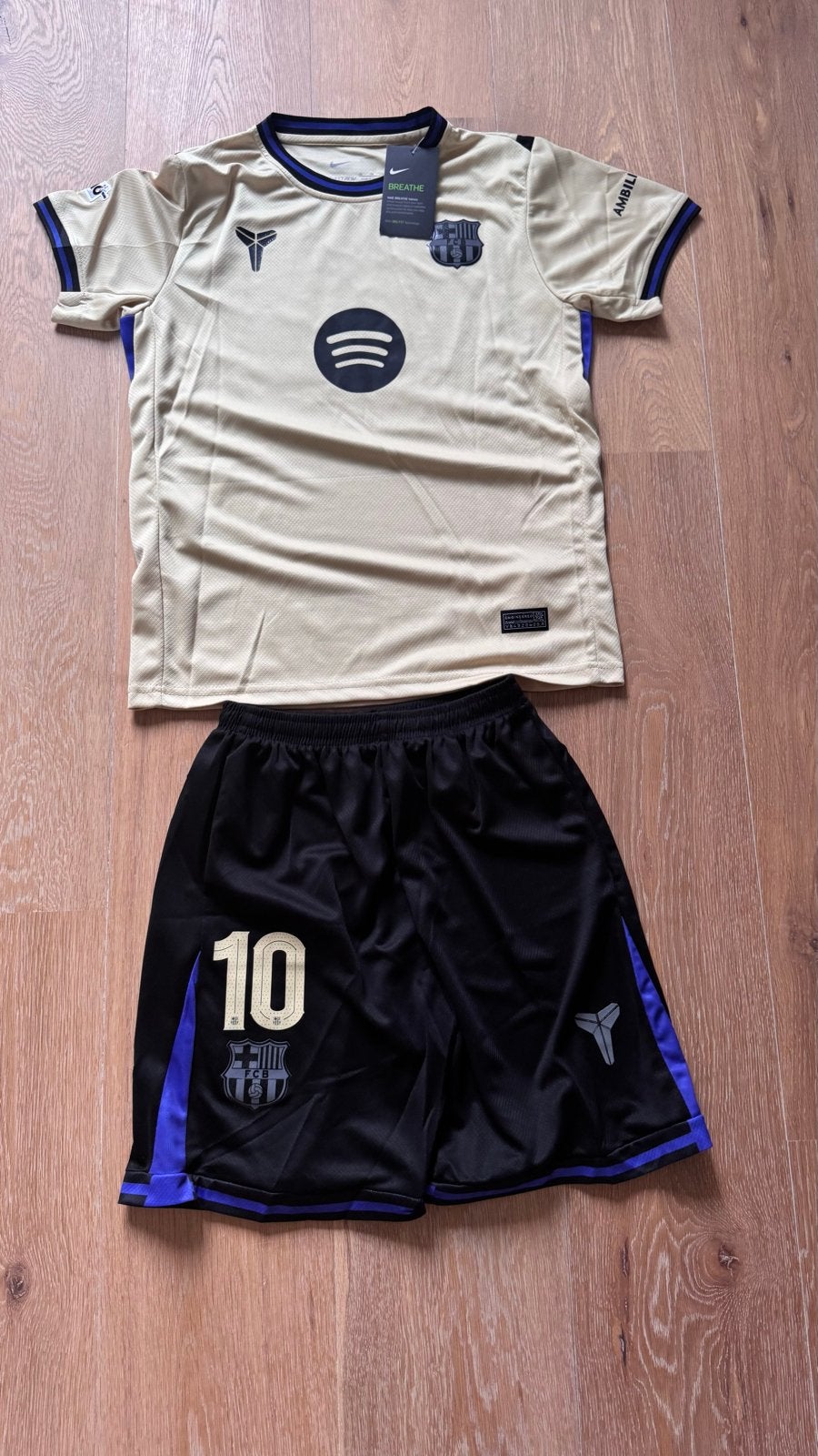 FC Barcelona Lamine Yamal 10 tenue - Nieuw maat 164, Sport en Fitness, Voetbal, Maat XS of kleiner, Verzenden, Nieuw, Set