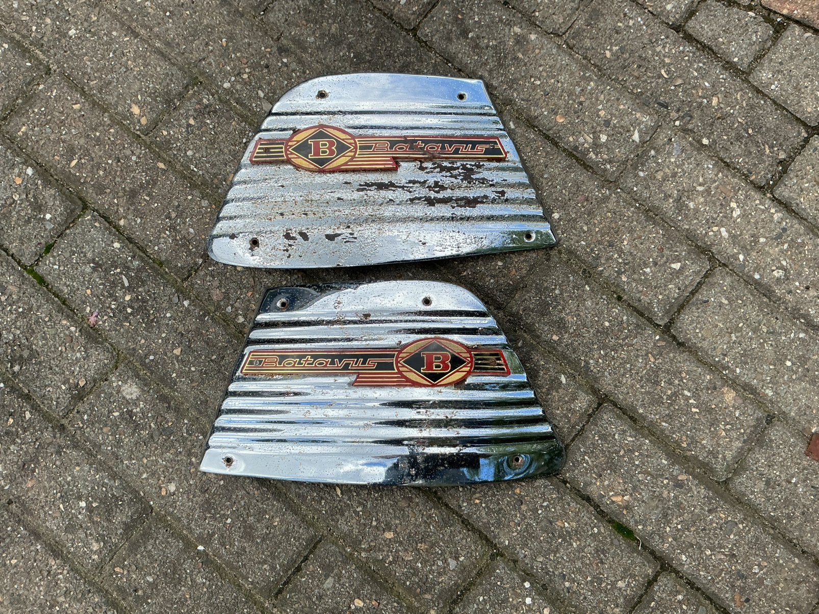 BATAVUS CONFORTE CHROMEN TANKPLATEN MET EMBLEMEN, Fietsen en Brommers, Brommeronderdelen | Oldtimers, Ophalen of Verzenden, Gebruikt