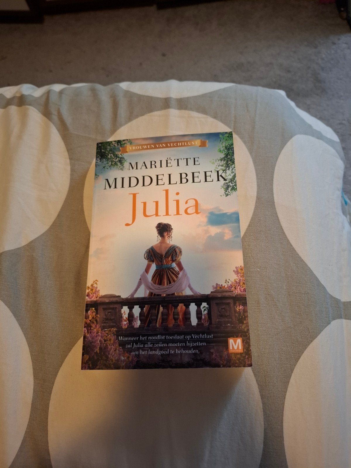 Julia - Mariëtte Middelbeek (Vrouwen van Vechtlust), Ophalen of Verzenden, Zo goed als nieuw, Mariëtte Middelbeek, Nederland