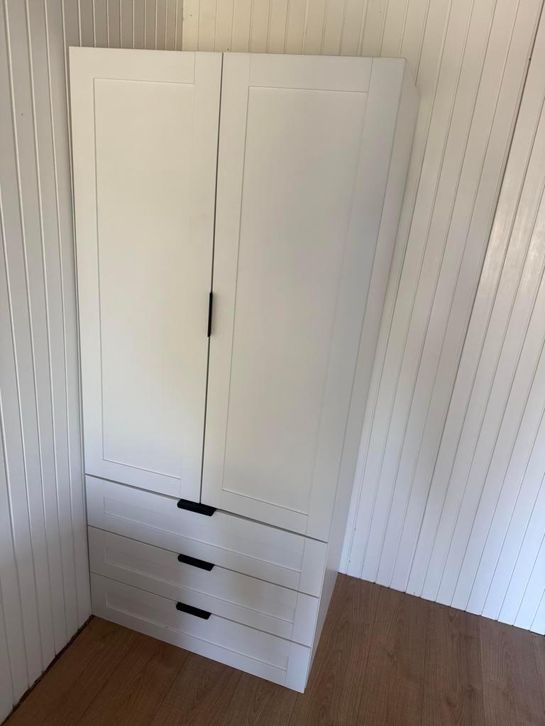 Witte kledingkast met lades en hangruimte, Zo goed als nieuw, Met lade(s), 150 tot 200 cm, 25 tot 50 cm