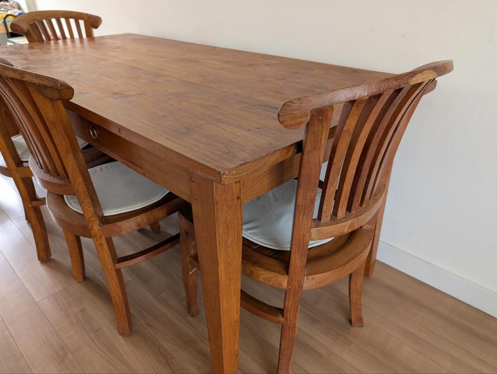Hout eettafel met 4 stoelen, Ophalen, Gebruikt, Klassiek, 50 tot 100 cm
