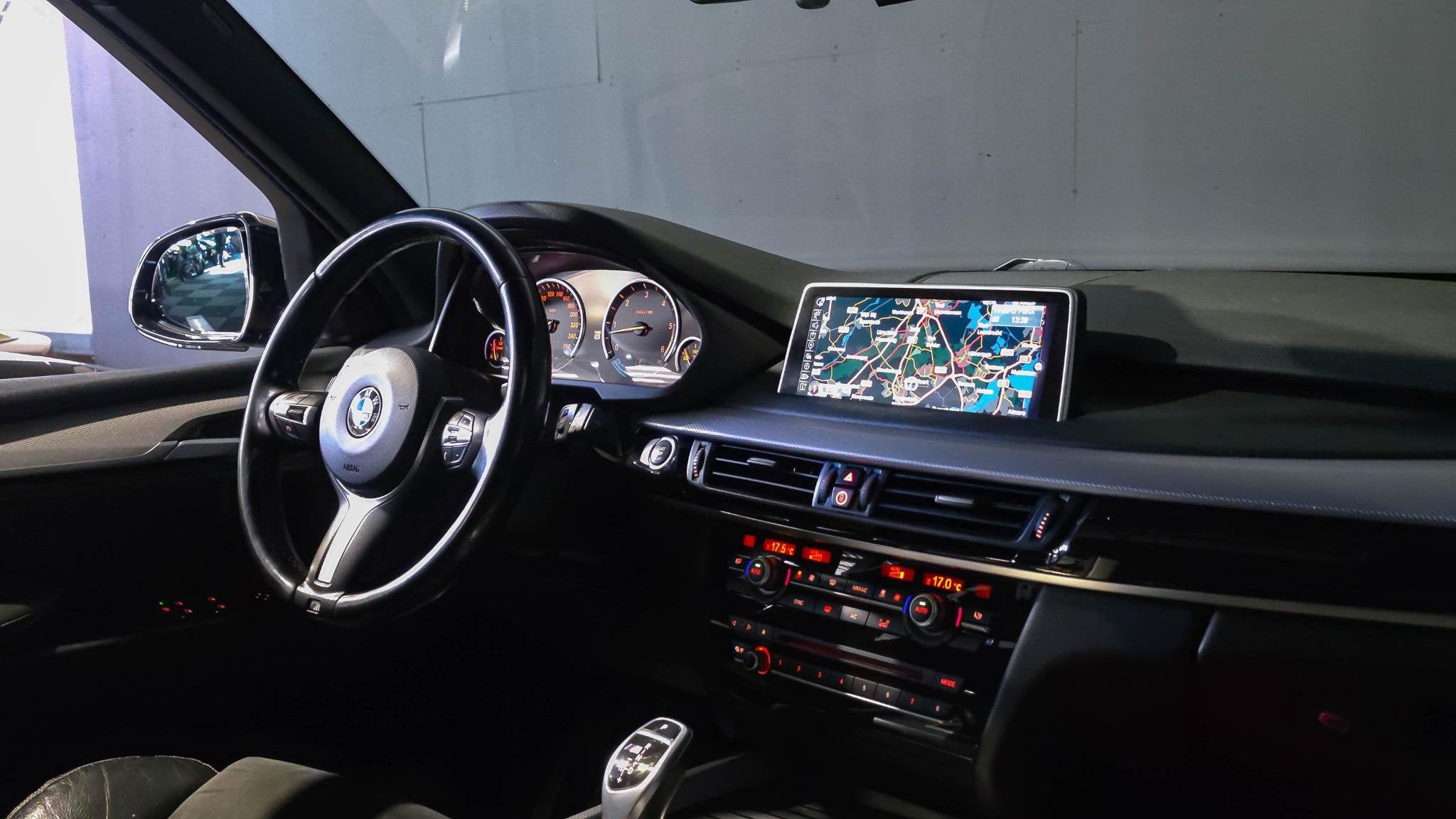 Foto 14 van BMW X5 M50d | Panorama | Memory-Seats | Breyton