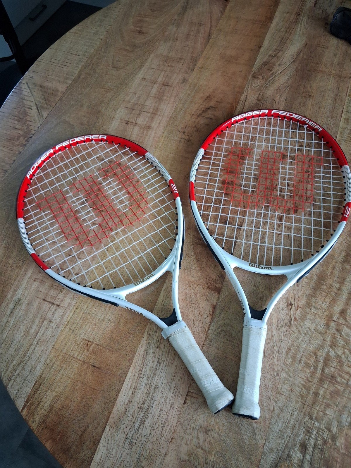 2x Wilson Roger Federer Tennisrackets - Zo goed als nieuw, Ophalen of Verzenden