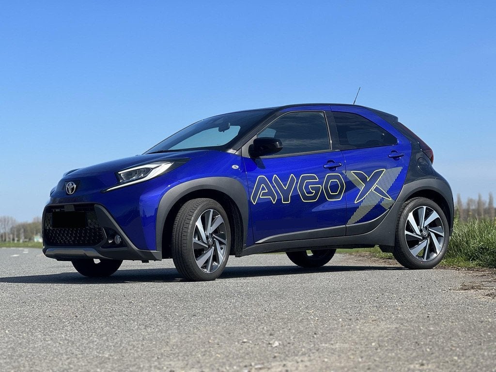 Toyota Aygo X 1.0 VVT-i MT Play €20.750,- RIJKLAAR! Nu €, Auto's, Toyota, Stof, Euro 6, 920 kg, 4 stoelen