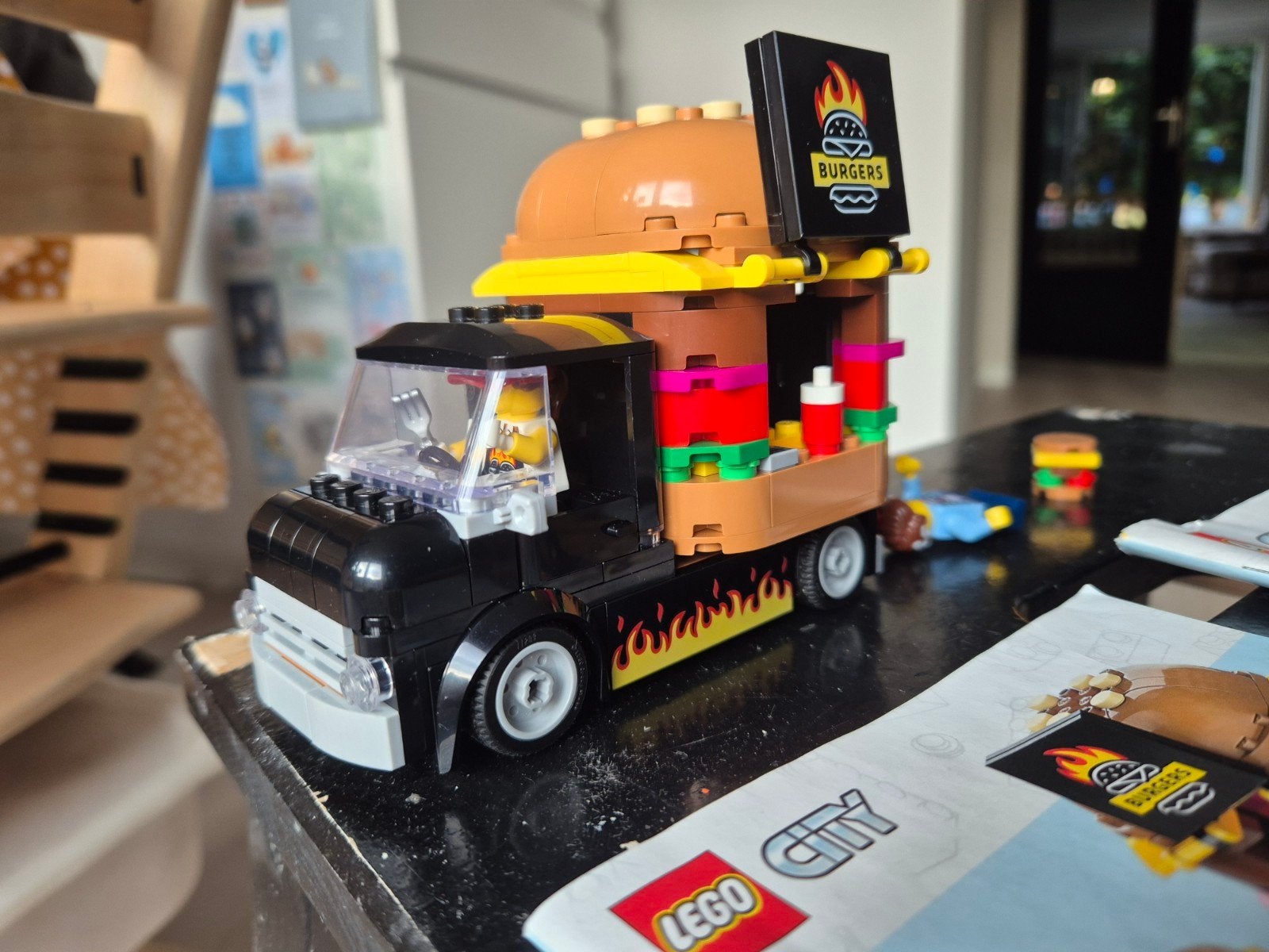 Lego City Hamburger Foodtruck 60404 met boekjes, City, Lego, Ophalen of Verzenden, Zo goed als nieuw