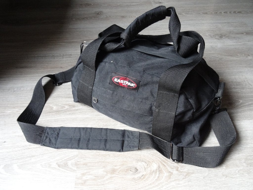 Eastpak kleine reistas, Ophalen, 30 cm of meer, Gebruikt, Zwart