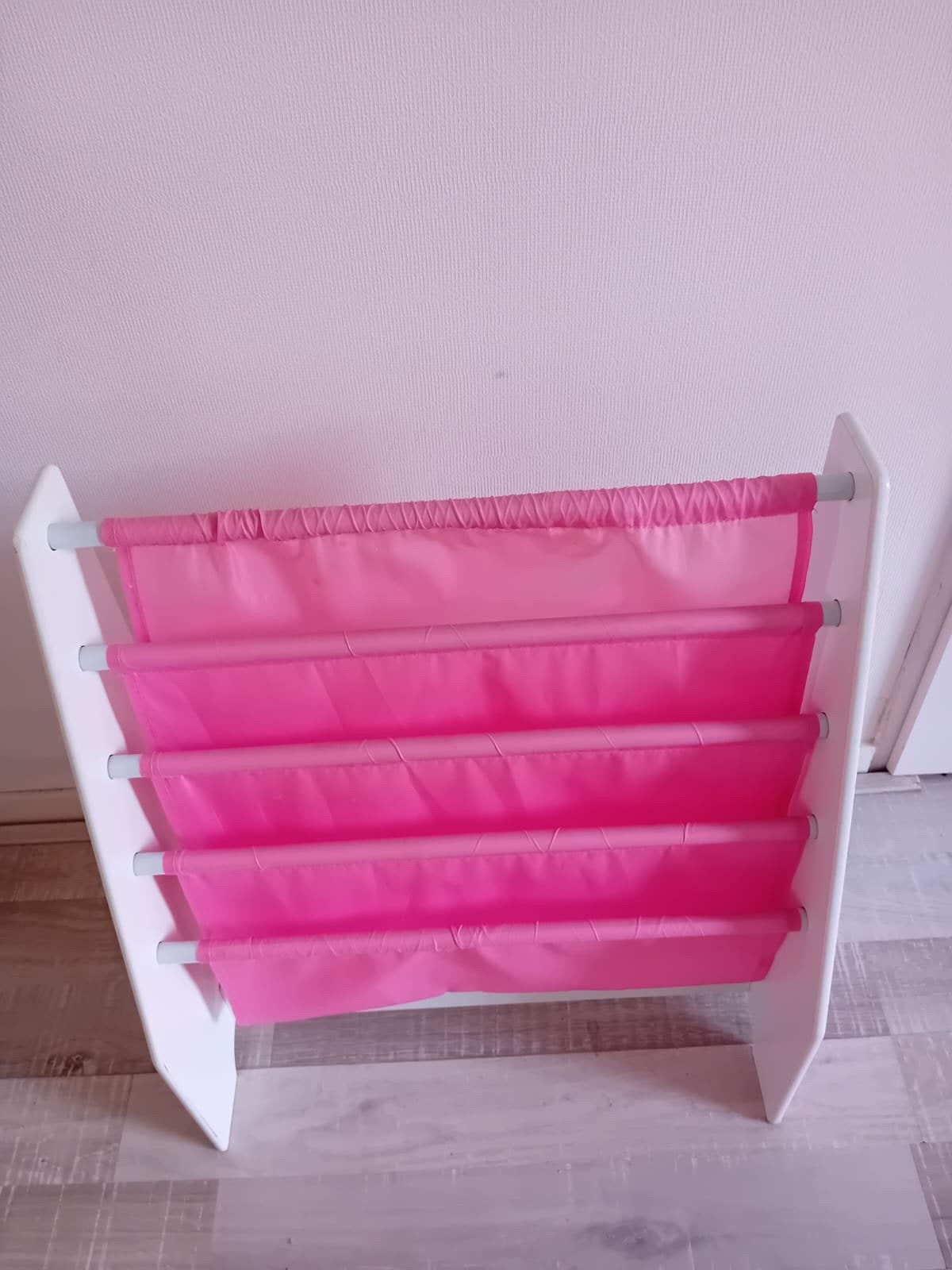 GRATIS Vrolijk roze kinderboekenrekje met vlinders (4 rijen), Ophalen, Gebruikt, Overige typen