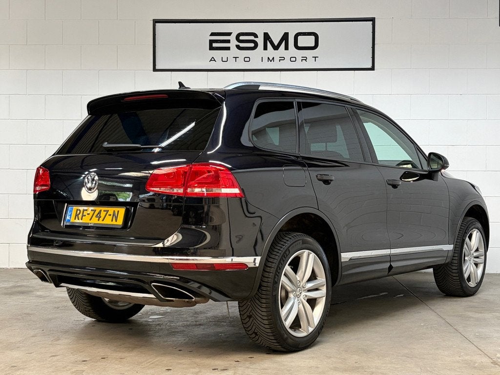 Volkswagen Touareg 3.0 TDI R-line EXPORTPRIJS Luchtvering Tr, Auto's, Volkswagen, Automaat, 15 km/l, 255 €/maand, Zwart