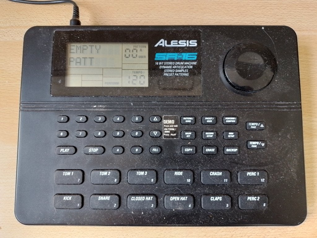 Alesis SR16 drum machine, Ophalen of Verzenden, Zo goed als nieuw, Overige merken