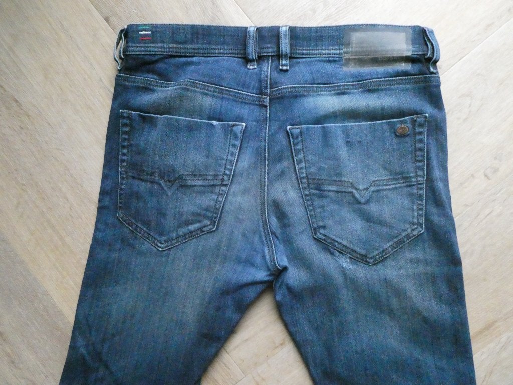 Diesel Tepphar heren spijkerbroek met knoopsluiting, 30-34, Kleding | Heren, Spijkerbroeken en Jeans, Diesel, Blauw, W32 (confectie 46) of kleiner