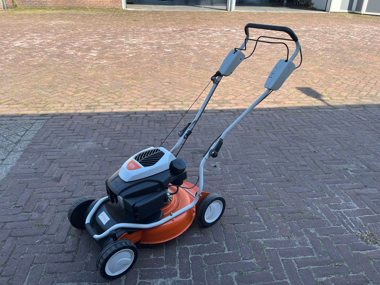 Stihl RM 2 RT Benzine Grasmaaier met Kohler Motor, Ophalen, Cirkelmaaier, Mulchfunctie, Zo goed als nieuw